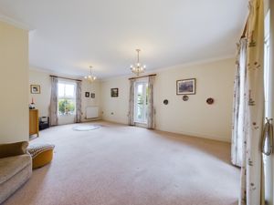 LIVING ROOM- click for photo gallery